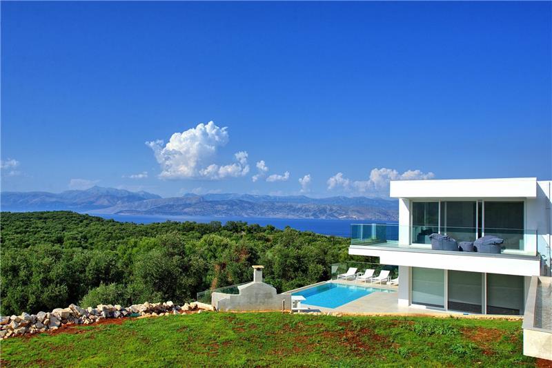 Sea-view villa in Apraos, photograph 4