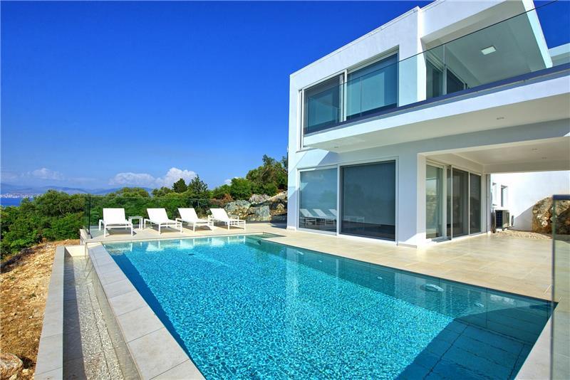 Sea-view villa in Apraos, photograph 1