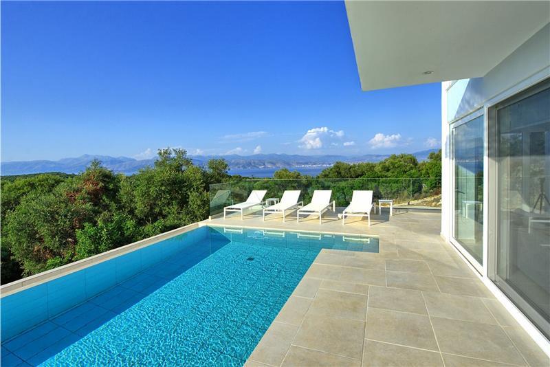 Sea-view villa in Apraos, photograph 2