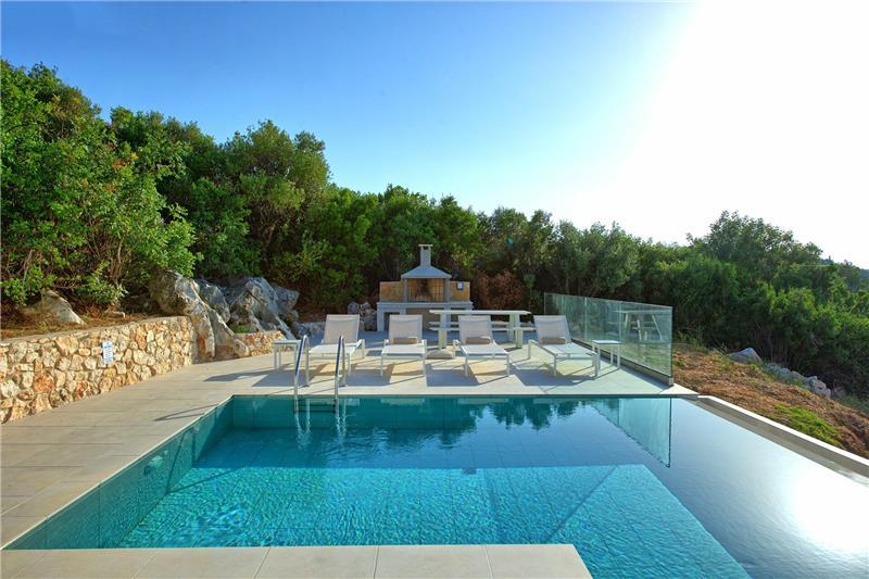 Sea-view villa in Apraos, photograph 3