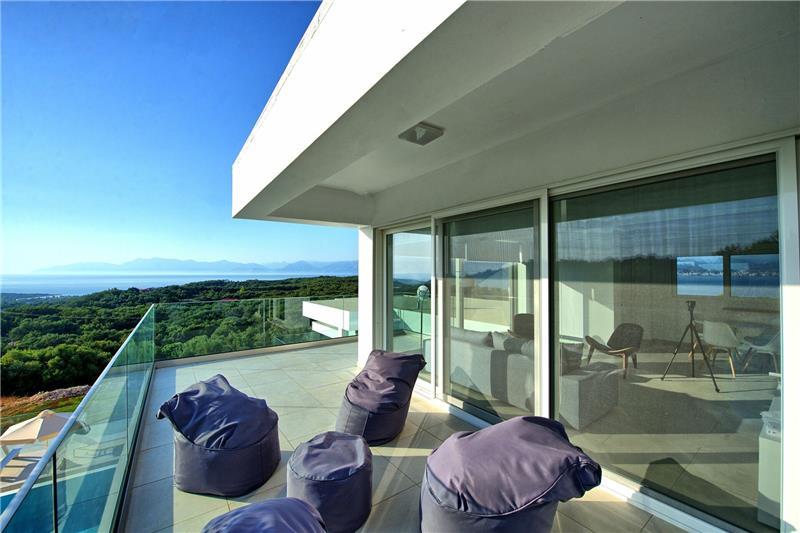 Sea-view villa in Apraos, photograph 5