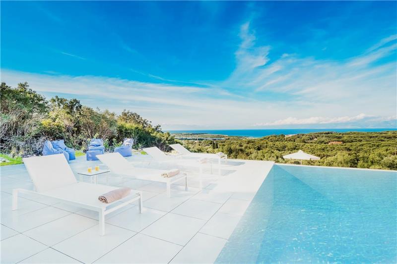 Sea-view villa in Apraos, photograph 19