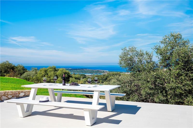 Sea-view villa in Apraos, photograph 24