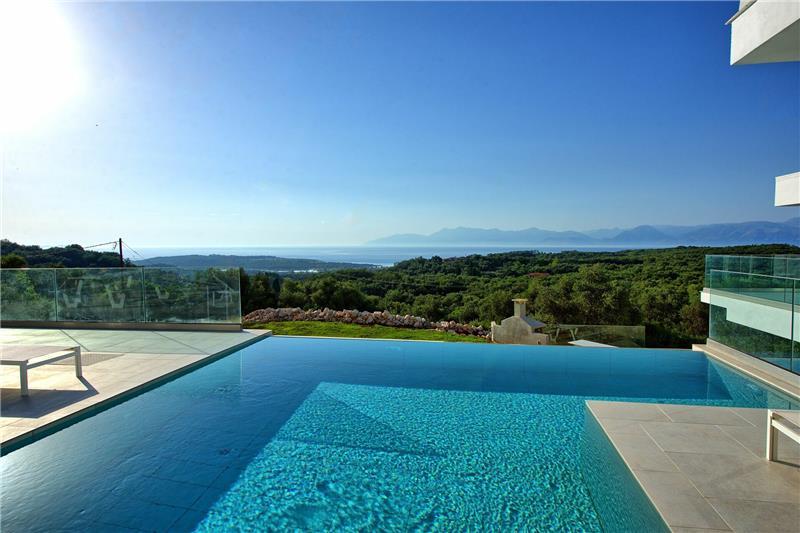 Sea-view villa in Apraos, photograph 2