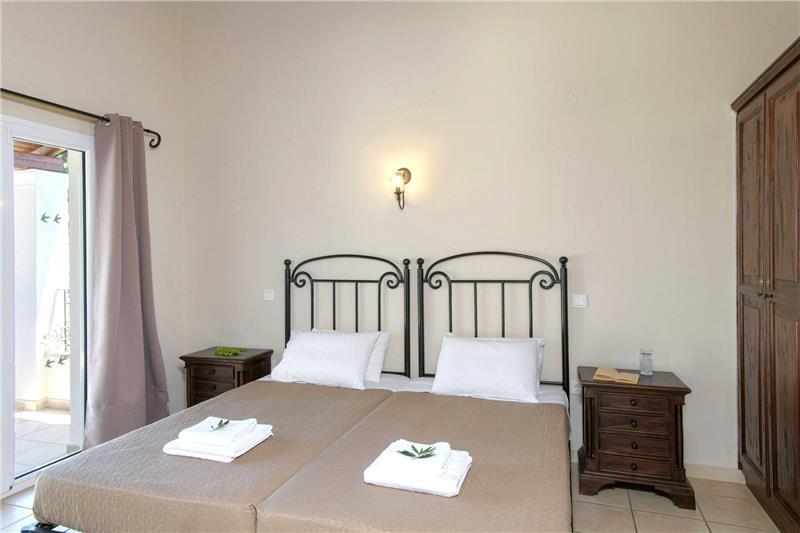 Beachfront villa in Kassiopi, photograph 12