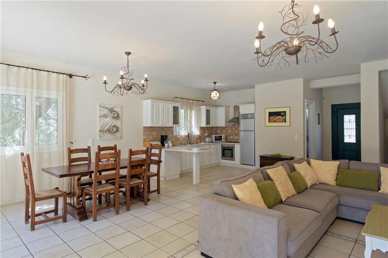 Beachfront villa in Kassiopi, photograph 9