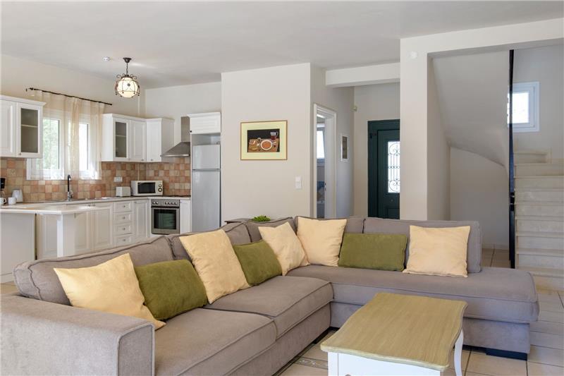 Beachfront villa in Kassiopi, photograph 8