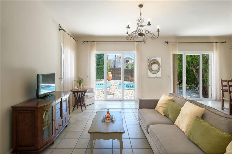 Beachfront villa in Kassiopi, photograph 5