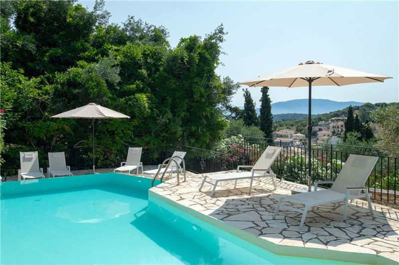 Villa in Kassiopi, photograph 3