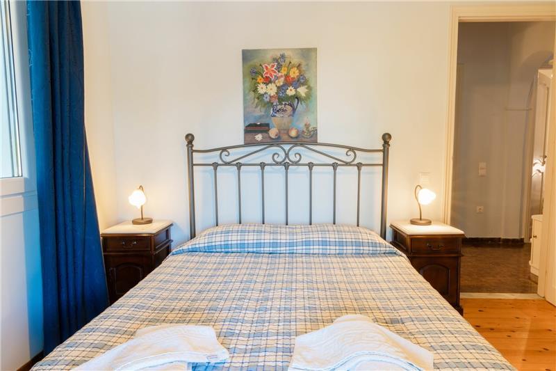 Beachfront villa in Kassiopi, photograph 18