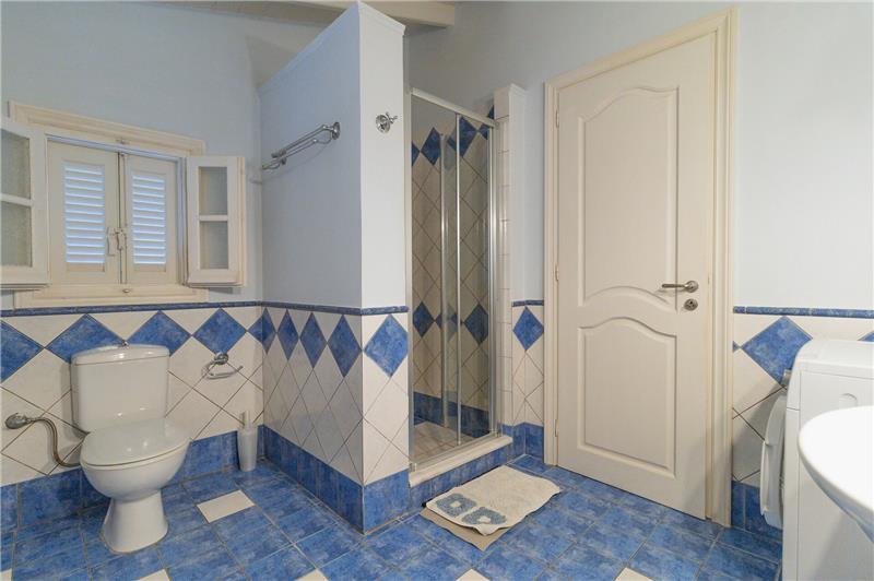 Beachfront villa in Kassiopi, photograph 24