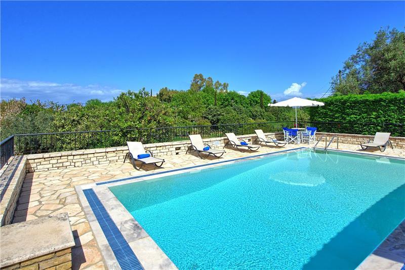 Beachfront villa in Kassiopi, photograph 2