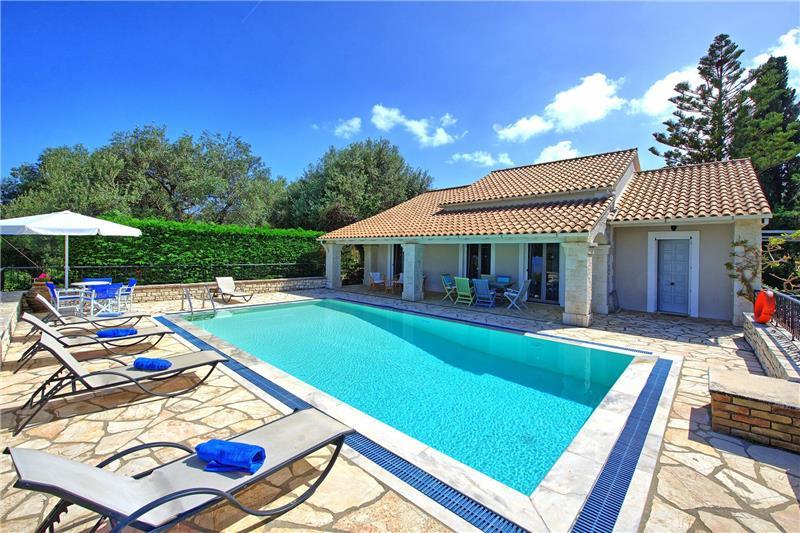 Beachfront villa in Kassiopi, photograph 1