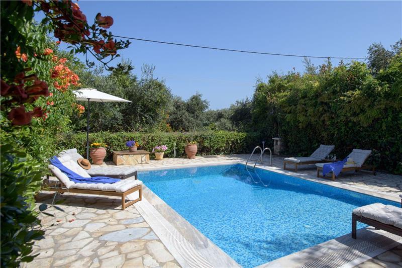 Beachfront villa in Barbati, photograph 1