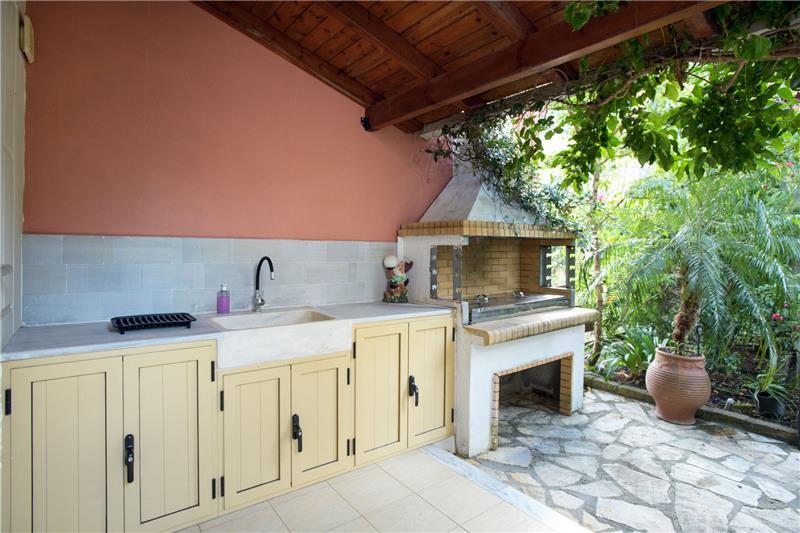 Beachfront villa in Barbati, photograph 18