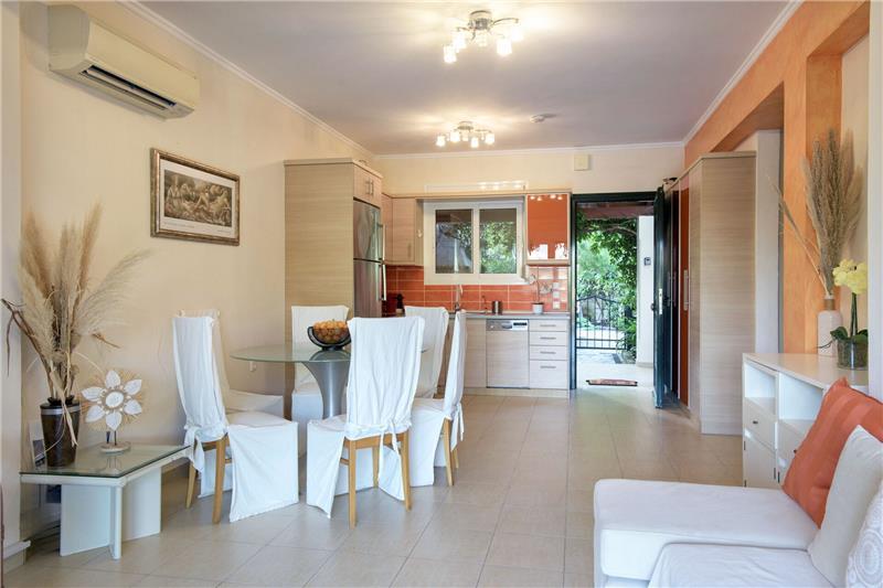 Beachfront villa in Barbati, photograph 22