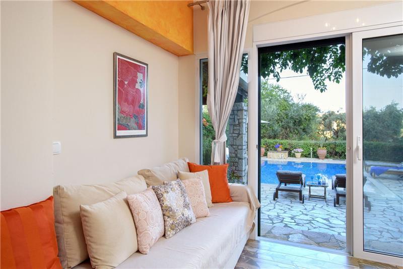 Beachfront villa in Barbati, photograph 7