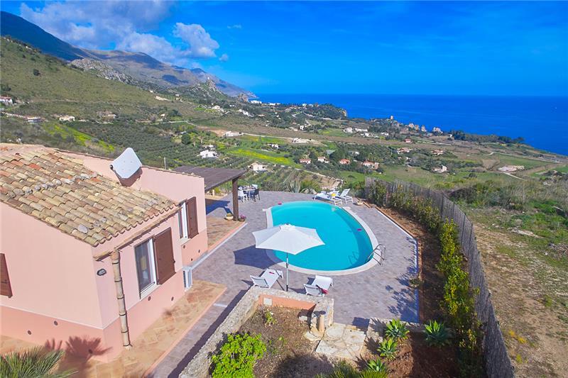 Sea-view villa in Castellammare del Golfo, photograph 1
