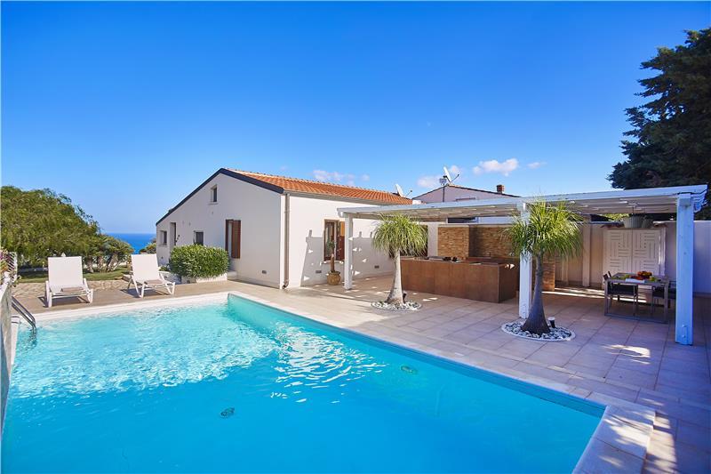Sea-view villa in Castellammare del Golfo, photograph 2