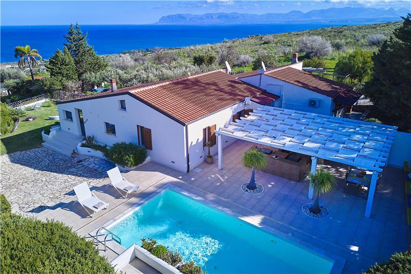 Sea-view villa in Castellammare del Golfo, photograph 3