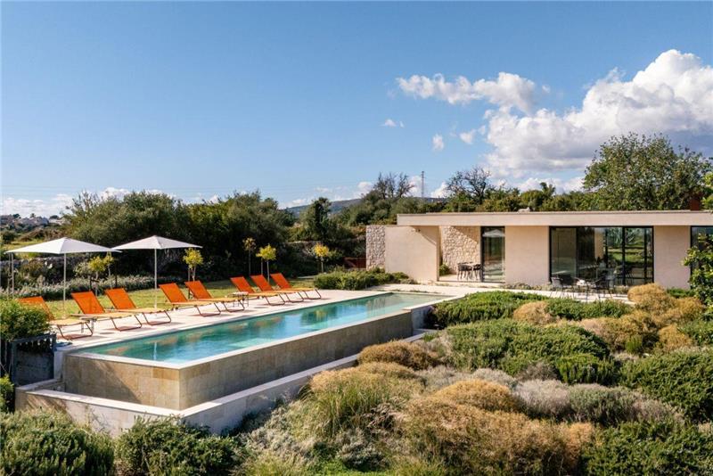 Sea-view villa in Noto, photograph 1