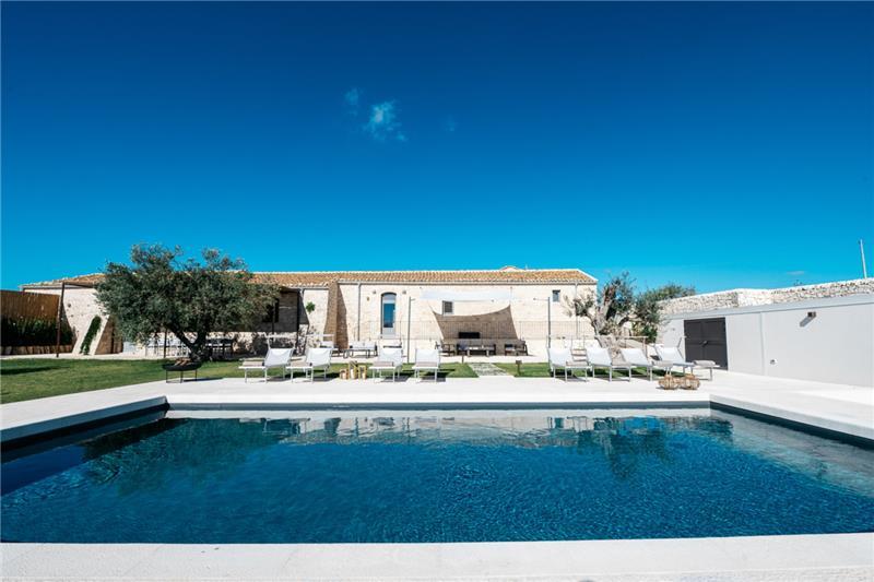 Villa in Modica, photograph 1