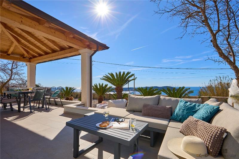 Sea-view villa in Orasac, photograph 2