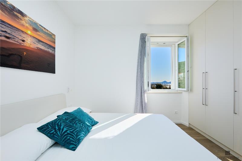 Sea-view villa in Orasac, photograph 22
