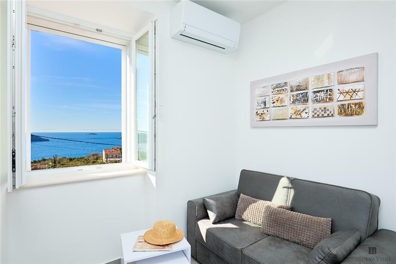 Sea-view villa in Orasac, photograph 16