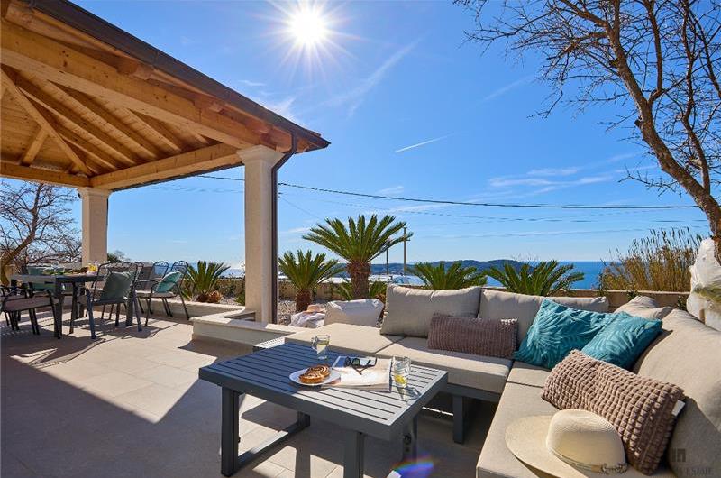 4 Bedroom Villa with Jacuzzi and Seaview in Orašac, Dubrovnik, Sleeps 9