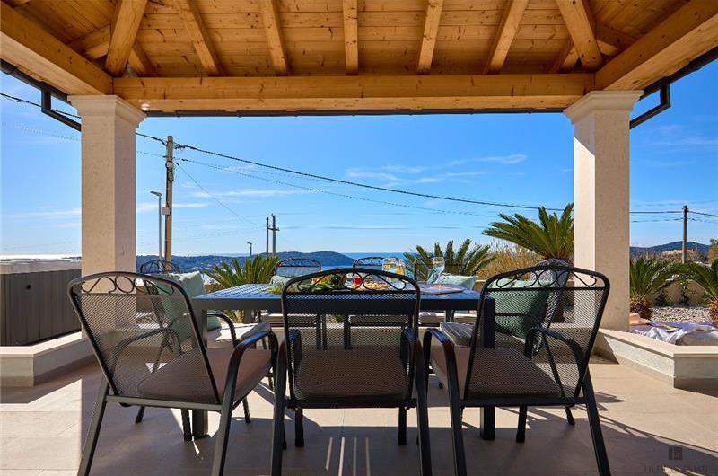 4 Bedroom Villa with Jacuzzi and Seaview in Orašac, Dubrovnik, Sleeps 9