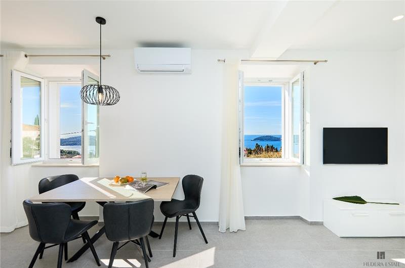 4 Bedroom Villa with Jacuzzi and Seaview in Orašac, Dubrovnik, Sleeps 9