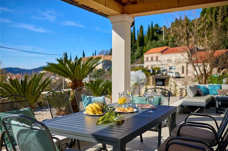 4 Bedroom Villa with Jacuzzi and Seaview in Orašac, Dubrovnik, Sleeps 9