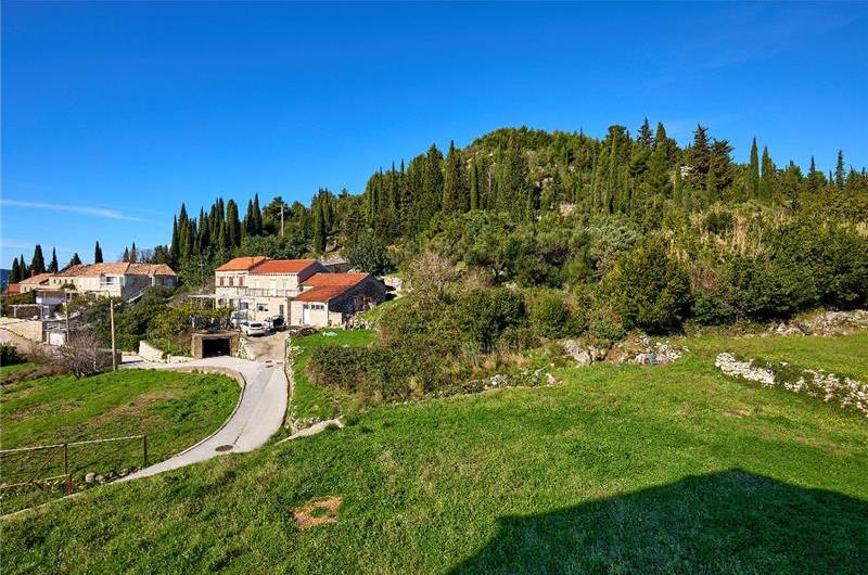 4 Bedroom Villa with Jacuzzi and Seaview in Orašac, Dubrovnik, Sleeps 9