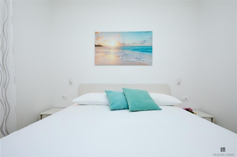 4 Bedroom Villa with Jacuzzi and Seaview in Orašac, Dubrovnik, Sleeps 9
