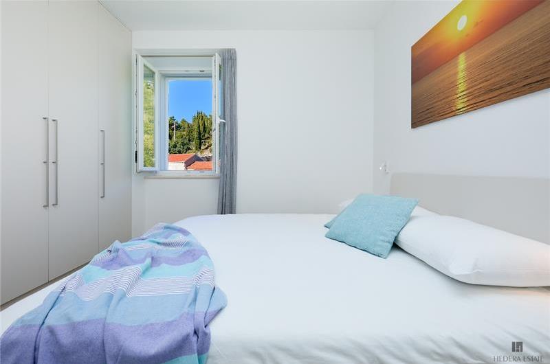 4 Bedroom Villa with Jacuzzi and Seaview in Orašac, Dubrovnik, Sleeps 9