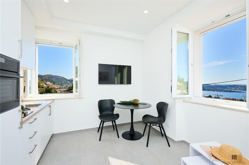 4 Bedroom Villa with Jacuzzi and Seaview in Orašac, Dubrovnik, Sleeps 9