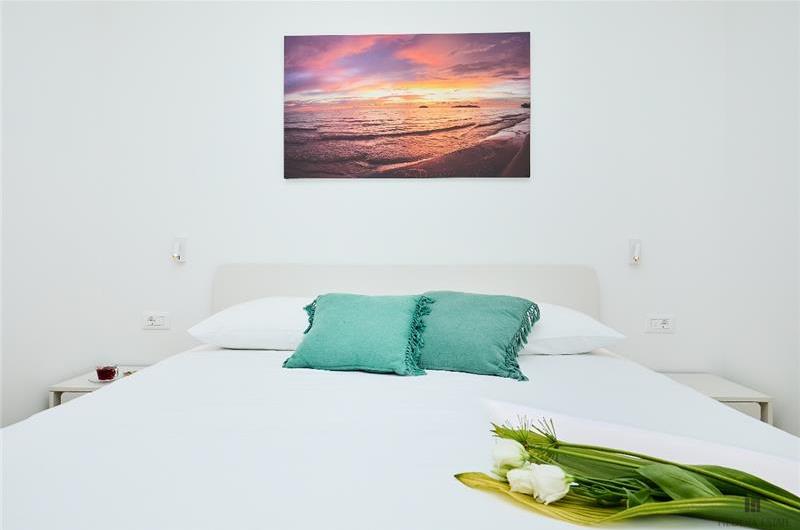 4 Bedroom Villa with Jacuzzi and Seaview in Orašac, Dubrovnik, Sleeps 9
