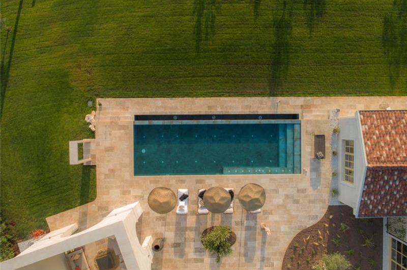  4 Bedroom Villa with Infinity Pool near Rovinj, Istria, Sleeps 8