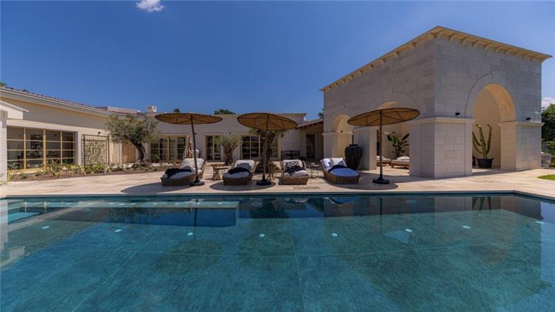  4 Bedroom Villa with Infinity Pool near Rovinj, Istria, Sleeps 8
