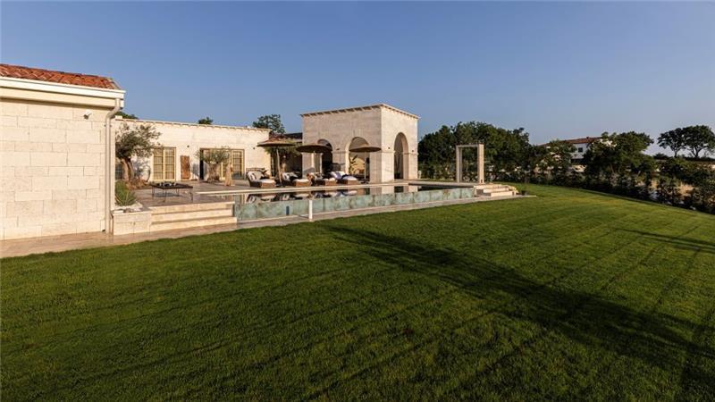  4 Bedroom Villa with Infinity Pool near Rovinj, Istria, Sleeps 8