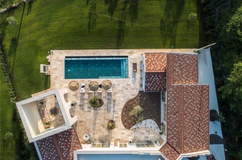 4 Bedroom Villa with Infinity Pool near Rovinj, Istria, Sleeps 8