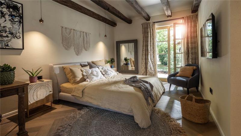  4 Bedroom Villa with Infinity Pool near Rovinj, Istria, Sleeps 8