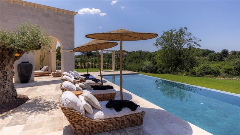  4 Bedroom Villa with Infinity Pool near Rovinj, Istria, Sleeps 8