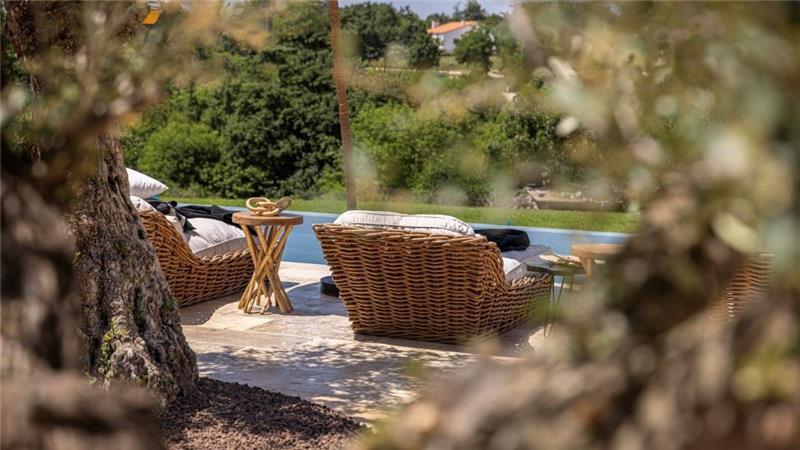  4 Bedroom Villa with Infinity Pool near Rovinj, Istria, Sleeps 8