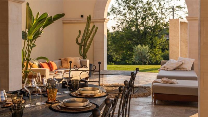  4 Bedroom Villa with Infinity Pool near Rovinj, Istria, Sleeps 8