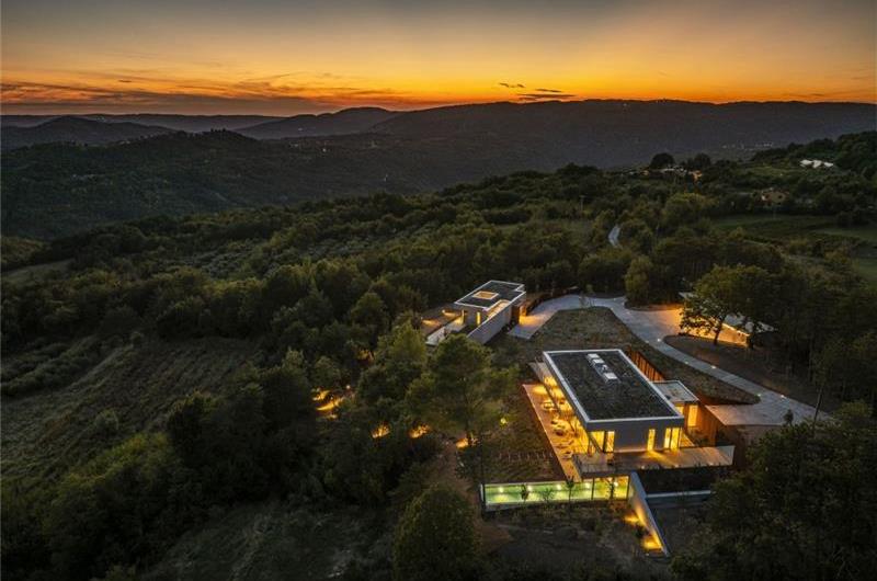 2 Bedroom Villa with Infinity Pool in Buzet, Istria, Sleeps 4