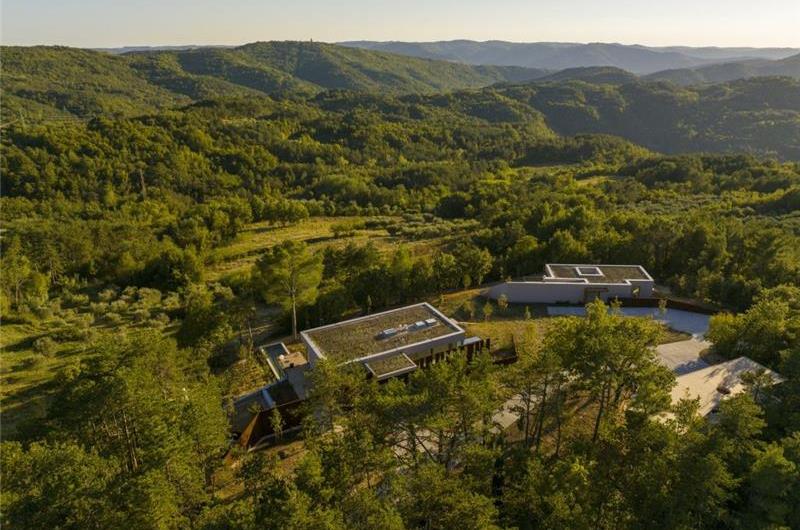 2 Bedroom Villa with Infinity Pool in Buzet, Istria, Sleeps 4