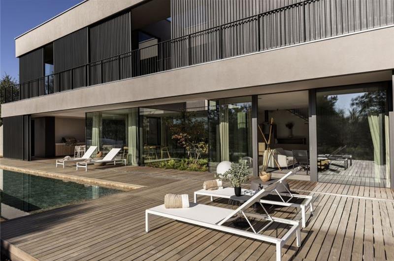 2 Bedroom Villa with Infinity Pool in Buzet, Istria, Sleeps 4