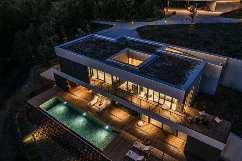 2 Bedroom Villa with Infinity Pool in Buzet, Istria, Sleeps 4